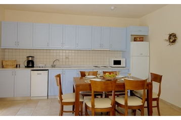 Grecja Chata Agios Nikolaos, Zewnątrz